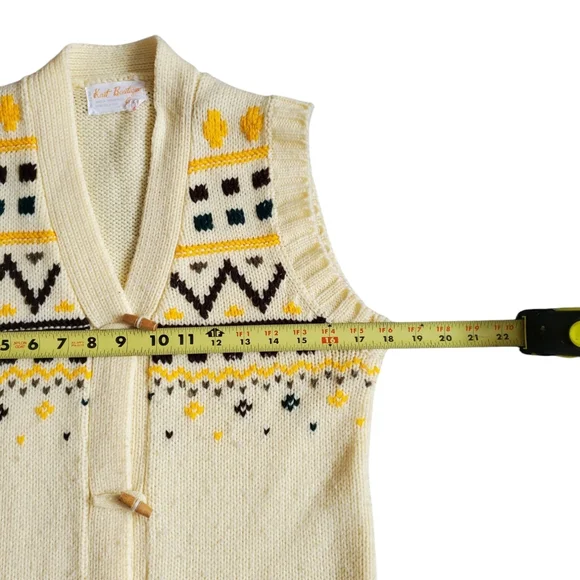 Vintage 60's Knit Vest w/ Toggle Button Closure & Geometric Design - Medium